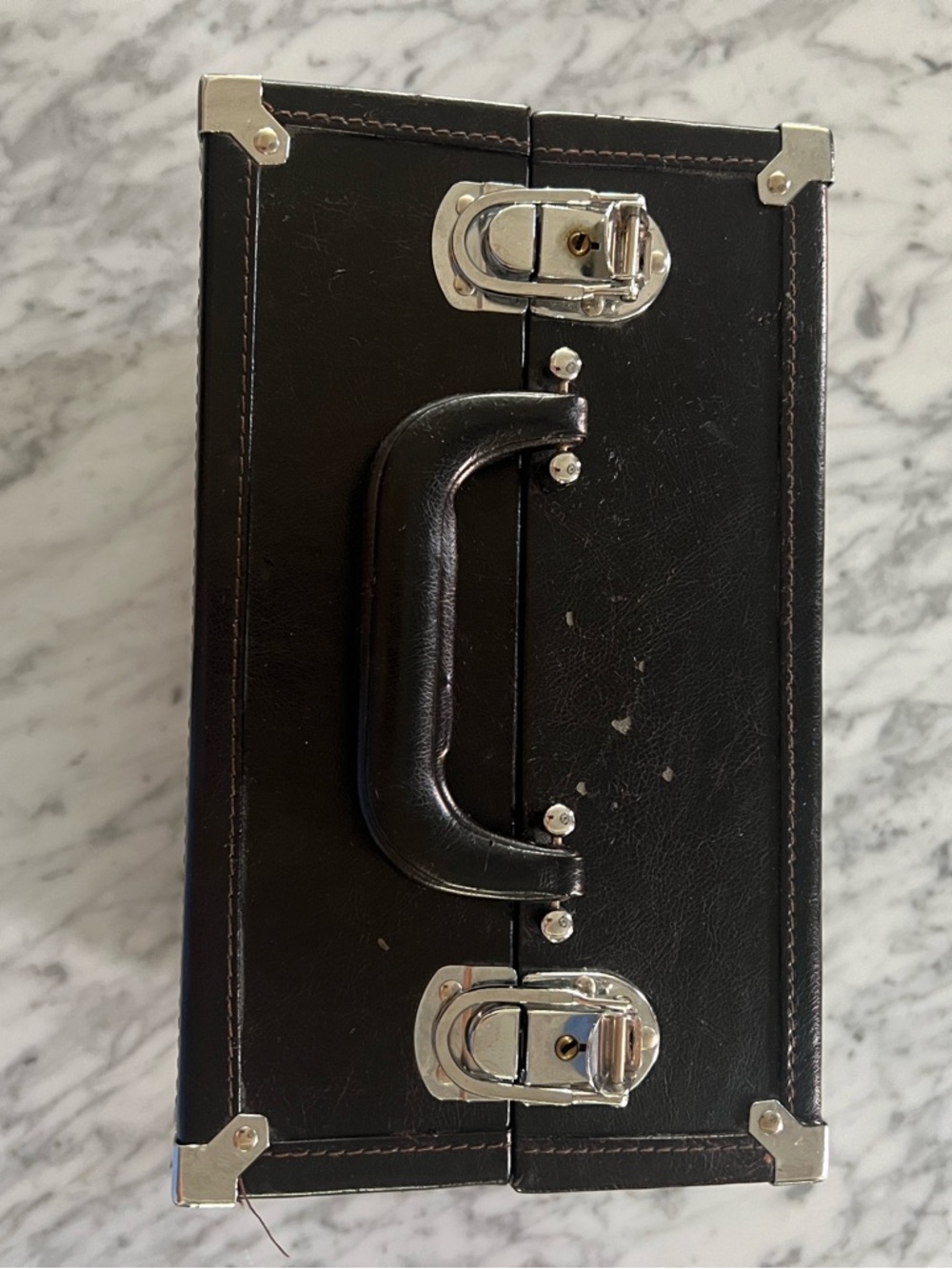 Train Makeup Case - Picture 2 of 8